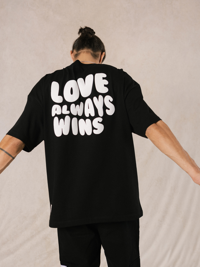 Love always wins Shirt Black